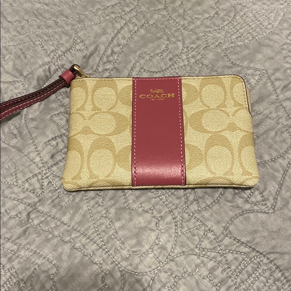 COPY - Coach wristlet new
